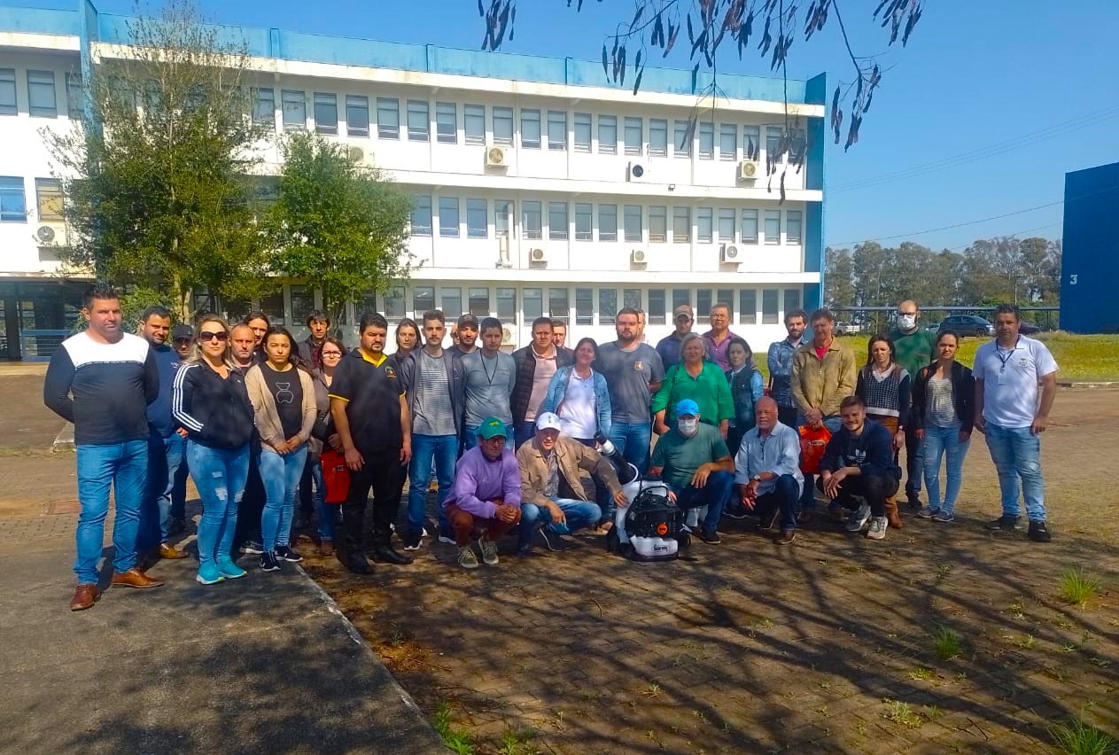 Equipe Vigilância Epidemiológica de Ronda Alta realiza treinamento com nebulizadores costais motorizados